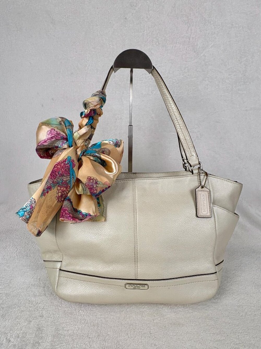 Coach Park Carrie Tote in Silver/Parchment Pebble Leather with Scarf